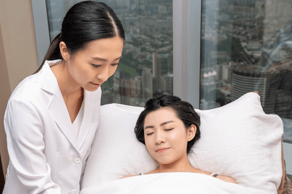 進行 Fotona 4D 鼻鼾槍療程			