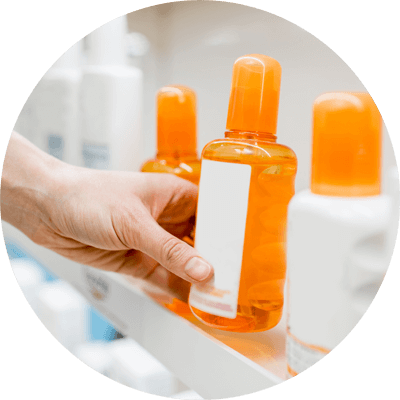 頭髮不明顯稀疏的人士