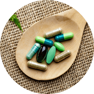 接近全禿的人士