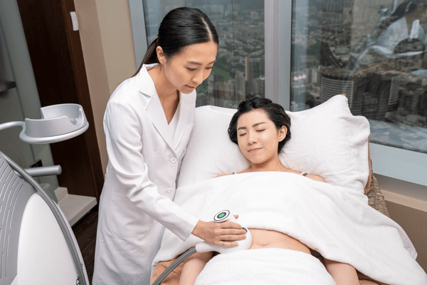 進行激光溶脂療程